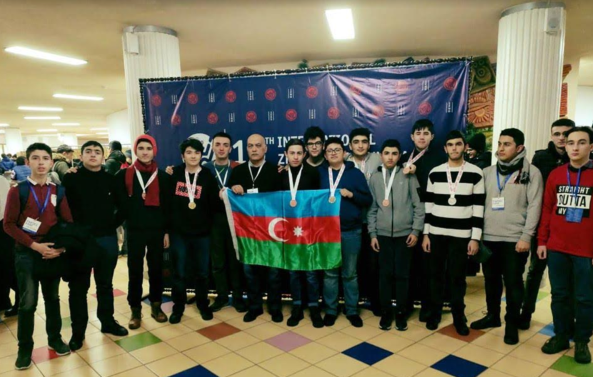 azercell-in-desteyi-ile-mekteblilerimiz-bu-ilin-ilk-uguruna-imza-atdi